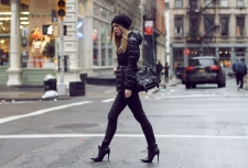 puffer-coat-heels-street-style
